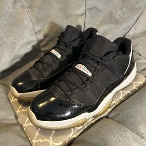 Air Jordan 11 Retro Low “Infrared” (GREAT CONDITION)